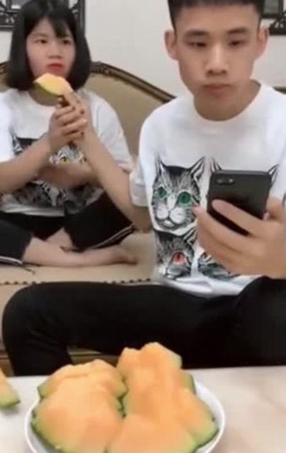 娱乐吃瓜酱姐姐打弟弟,酱姐姐怒打弟弟,揭秘背后真相